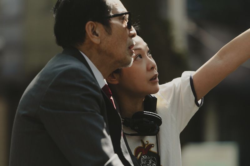 Netflix原創療癒家庭影集《忘了我記得》「導演篇」幕後特輯曝光,秦漢大讚劉若英對戲理解深刻。(Netflix提供)