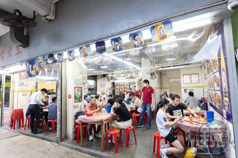 愛文生昔日為碼頭工人與漁民溫飽的據點,如今已成海外觀光客與在地人的熱門聚會場所。