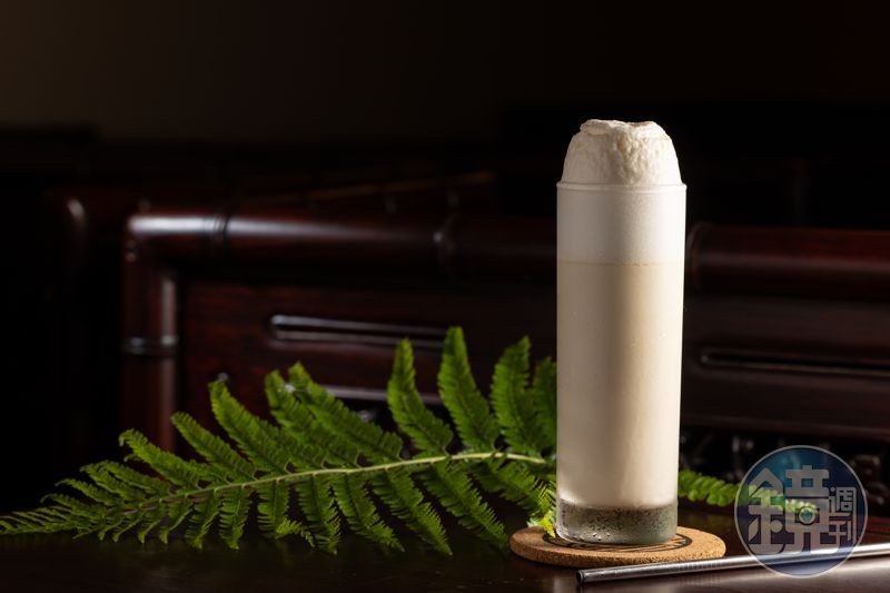 假日不販售的「花木蘭」為鐵觀音Ramos Gin Fizz,製作起來相當費工費時。(500元/杯)