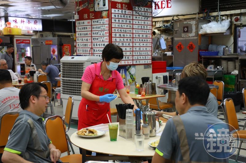店員與熟客都會閒話家常,就像老朋友一般。