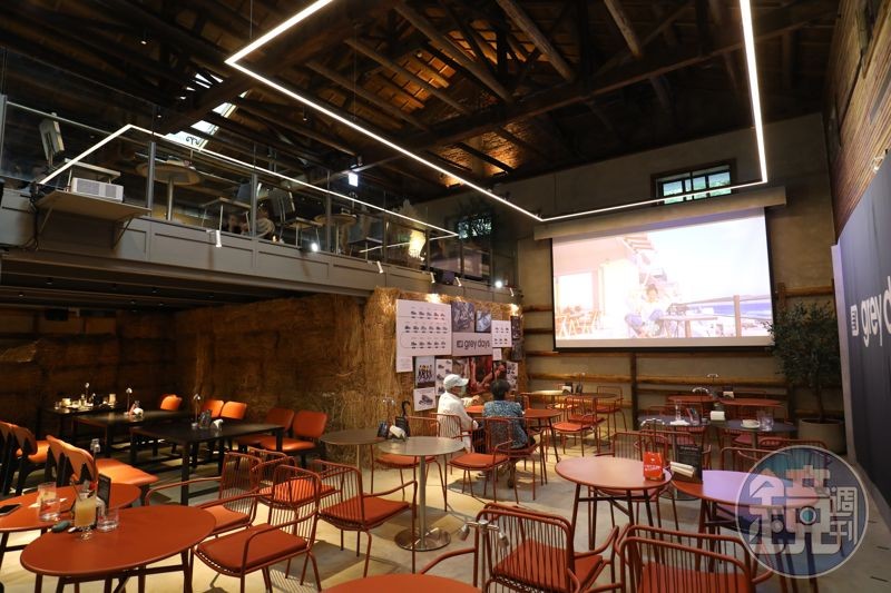 一茶一瓦一號糧倉店進駐後,將歷史建物打造成新中式茶館與展演租借空間。
