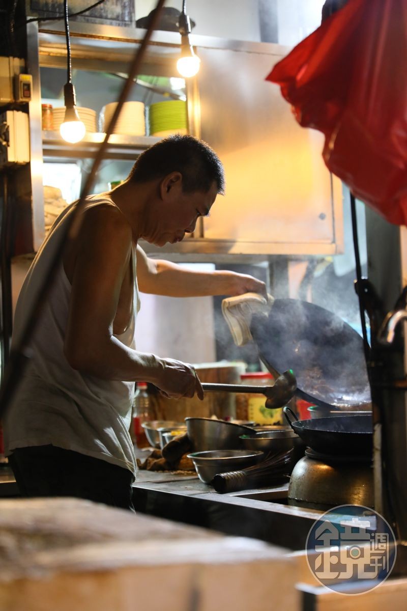 林志成笑說盛記是開放式廚房,食客看得到所有烹調過程。