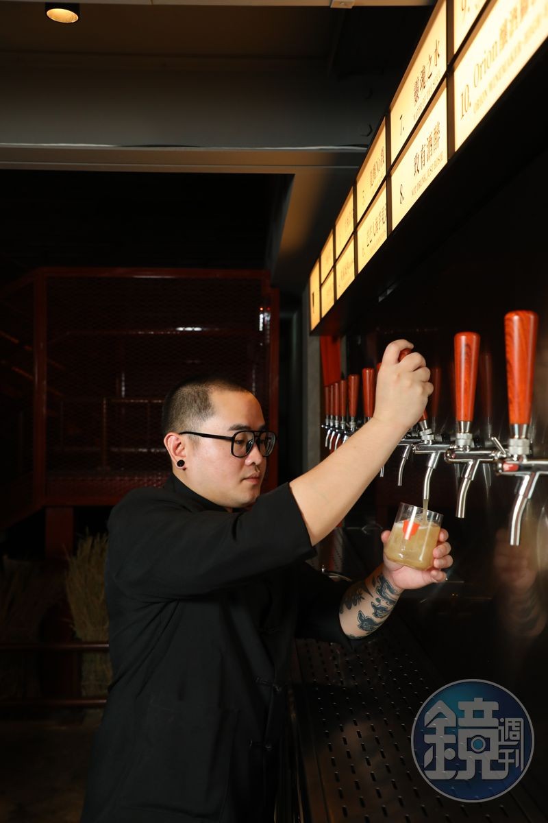 店內採用Draft技術,打造出「四季皆可燒」「芒芒人海芋見泥」等10款以諧音梗命名的創意調酒。