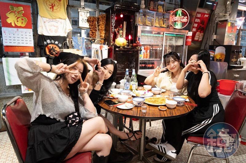 女人街食飯公司的用餐族群以大學生或年輕上班族居多。