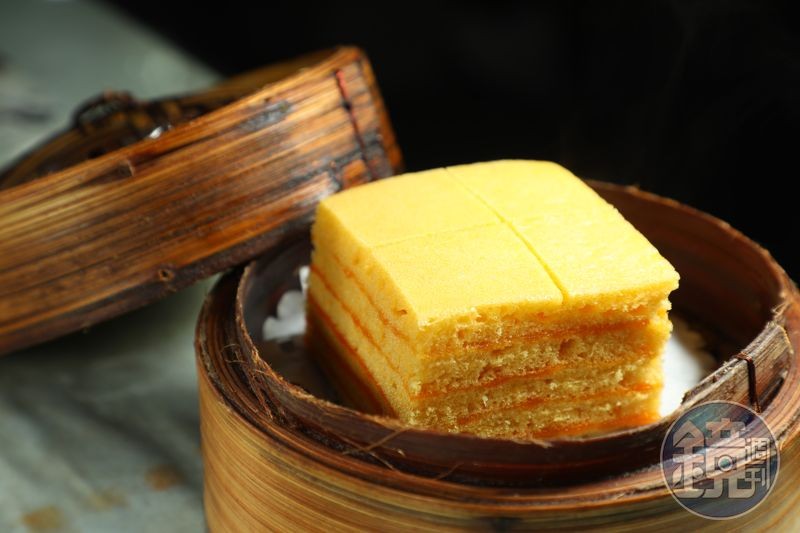 點心選擇多樣,「流沙千層糕」鬆軟香甜。(港幣37元/份,約NT$140)