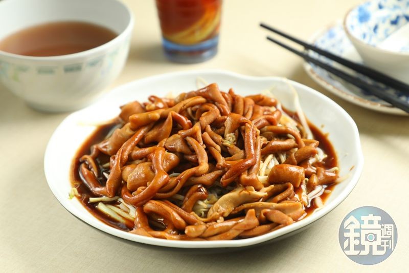 「豉油王鵝腸」的鵝腸爽脆,裹上豉油,燒得鑊氣十足,讓人愛不釋口。(港幣108元/份,約NT$407)