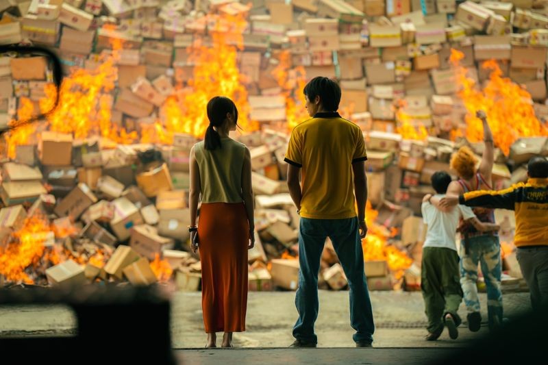 《瘋狂獨角獸》有不少令人震撼的寫實場景。（Netflix提供）