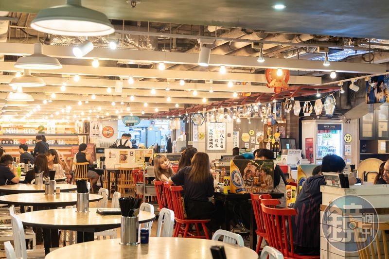 妹記的用餐空間寬敞舒適,就連碗筷也乾淨到讓不少熟客不再特別清洗。