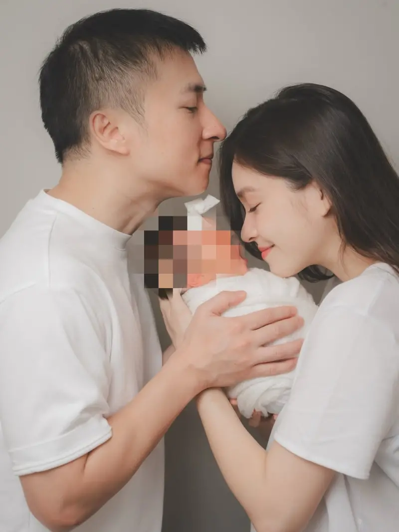 ▲韓笙笙(右)在社群宣布生下女兒。(圖/翻攝自韓笙笙IG)
