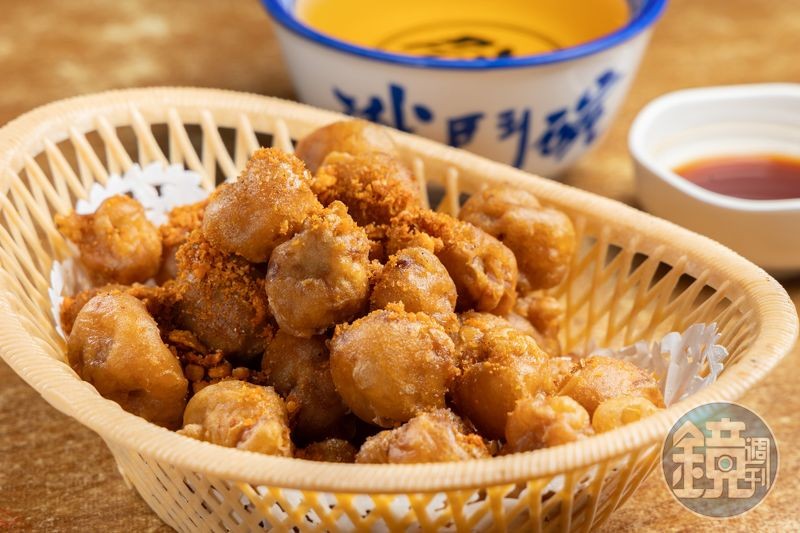 彈牙脆口的「椒鹽八爪魚咀」,是店內牆上力薦的必點小食。(港幣85元/份,約NT$328)