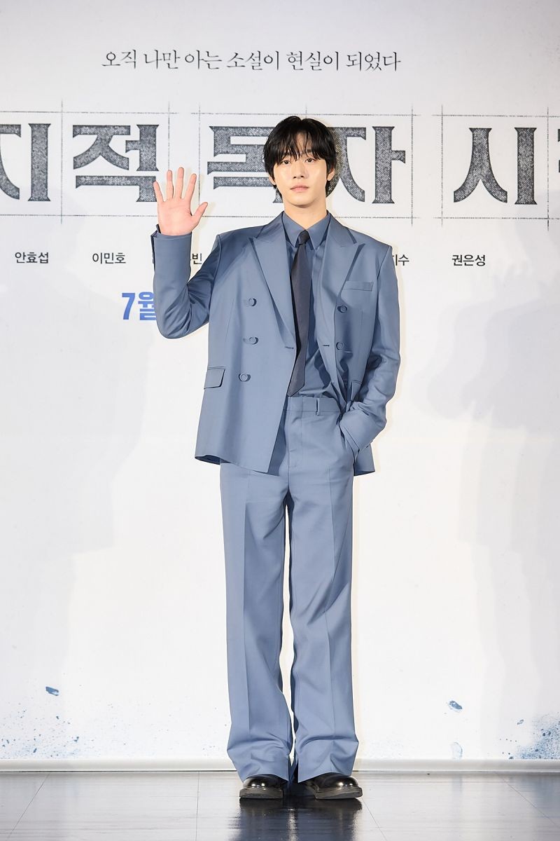 安孝燮飾演《全知讀者視角》主人公金獨子。(采昌國際多媒體提供)