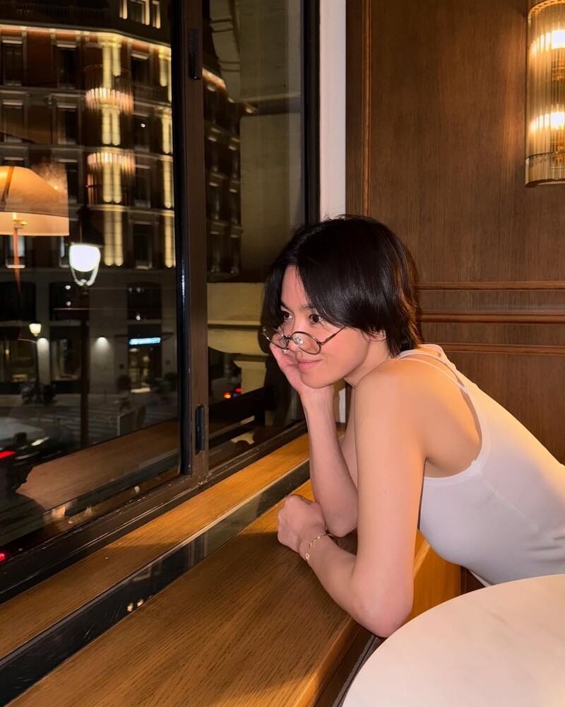 宋慧喬於西班牙馬德里旅遊的私服造型