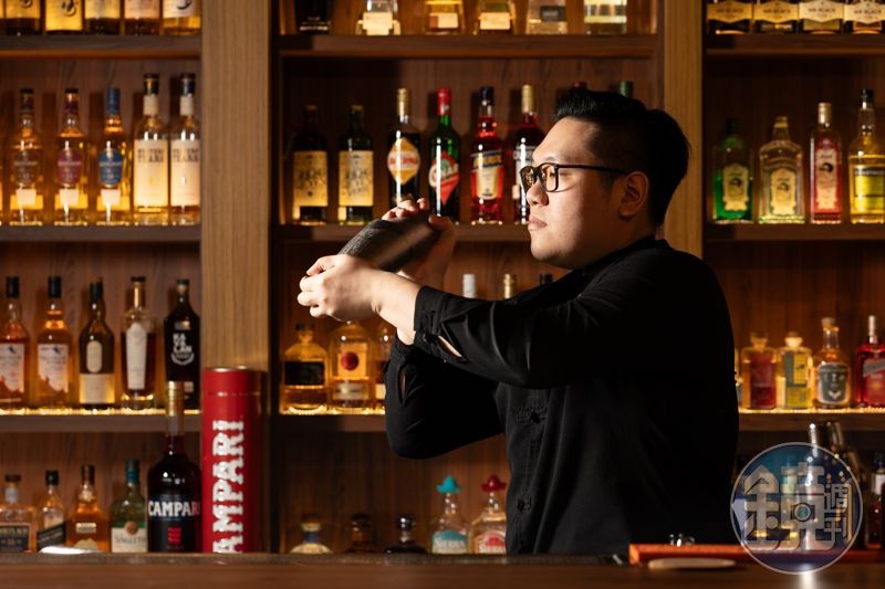 Sean不僅懂喝茶之道,同時也是一位專業調酒師。