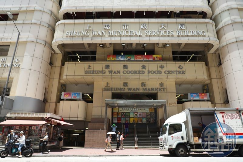 香港大排檔多半已遷至市政大廈內,有電梯也有冷氣,用餐環境舒適許多。