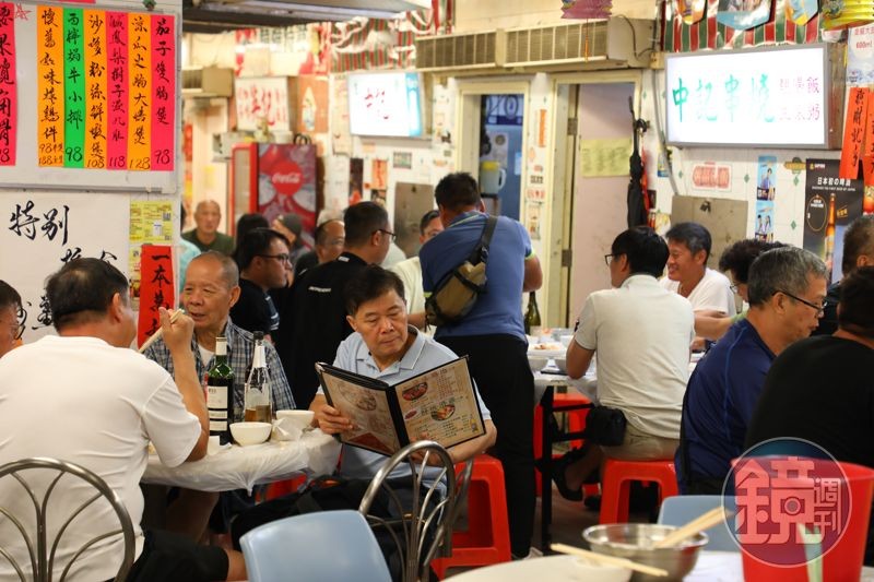 每到用餐時段,中記小廚永遠座無虛席。