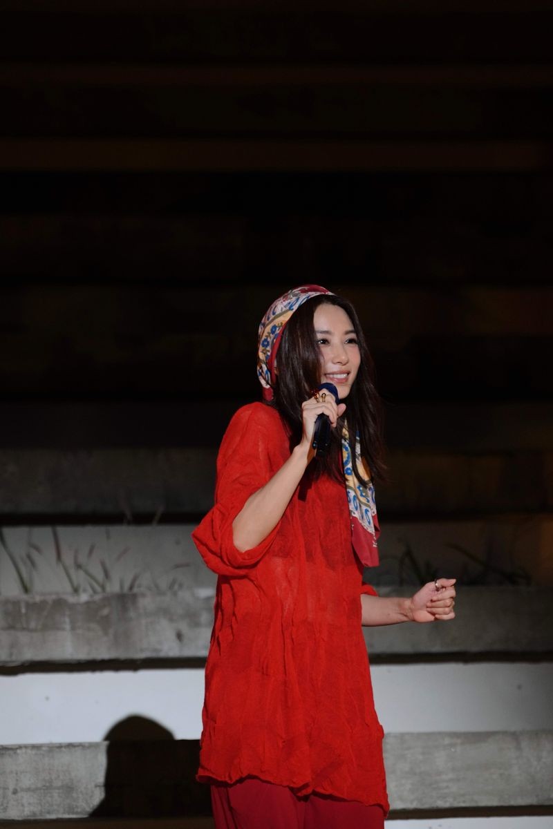 被譽為「節氣歌后」的田馥甄,總是跟著時令過生活,21日開唱適逢夏至。(何樂音樂提供)