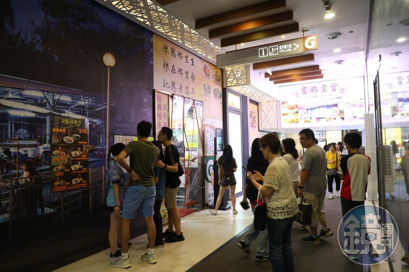 陳根記在週末晚間生意火爆，建議提前傍晚五點半前抵達，省去排隊等候時間。