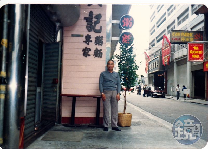 何洪記創辦人何釗洪當年向廣州最有名的池記麥煥池拜師學雲吞麵,後來到西關開店,許多粵劇名伶都專程去吃他家的雲吞麵。(翻攝網路)