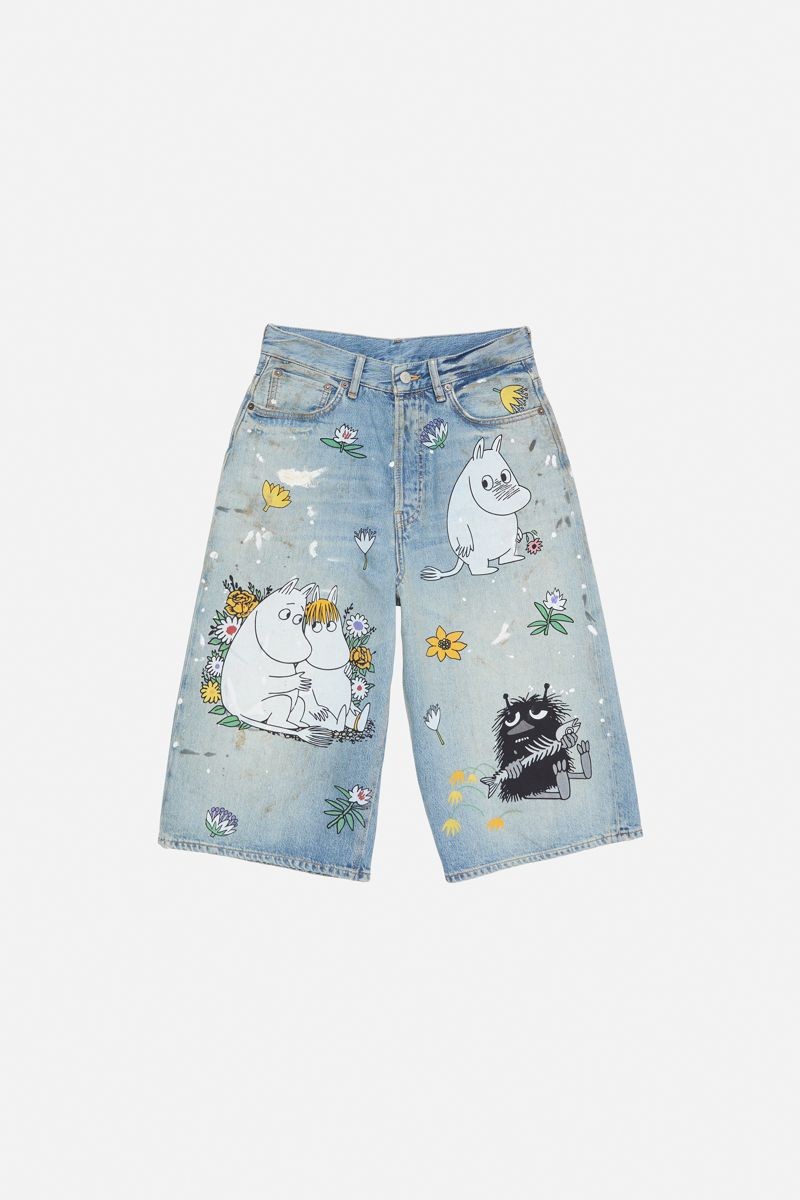 Acne Studios x Moomin丹寧五分褲。NT$24,500(藍鐘提供)