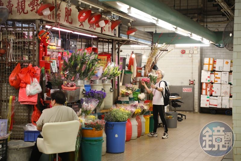 許多人在市場採買完成,便上樓打牙祭。