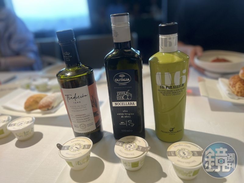 來自西班牙(左)、義大利西西里島(中)的單一品種橄欖油,與產自西班牙南部、混合三個品種(右)的橄欖油,風味截然不同。