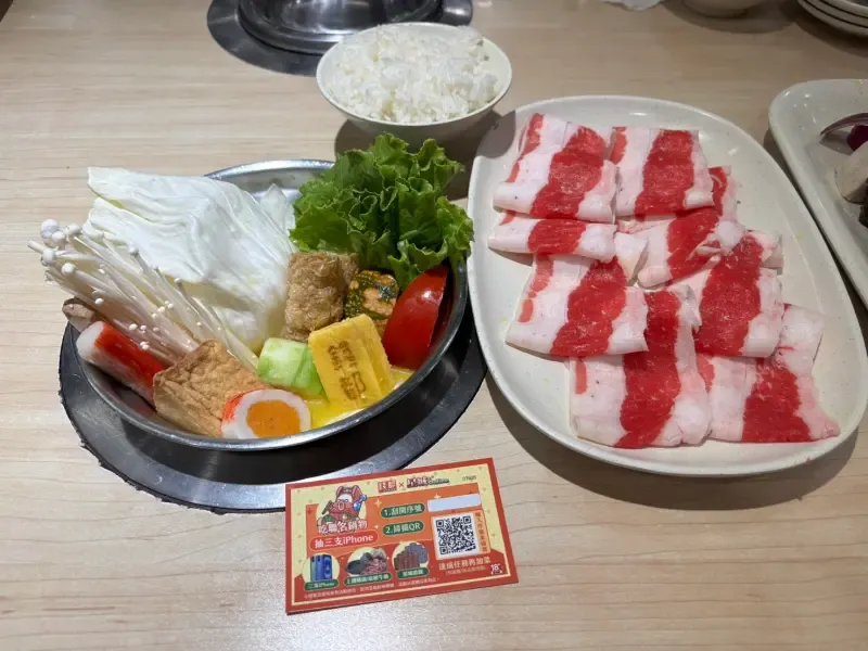 ▲即日起至6月30日,到錢都涮涮鍋點餐就送「張張有獎刮刮卡」乙張,有機會將最新款 iPhone 16 帶回家。(圖/業者提供)