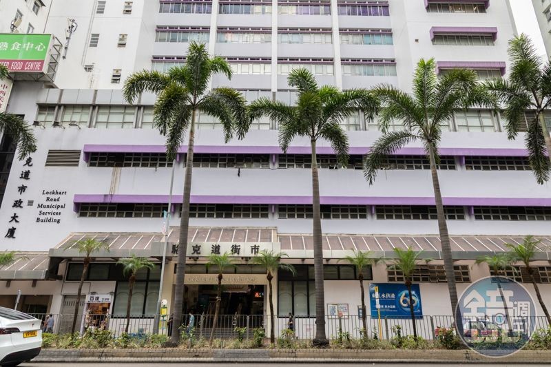 「中記小廚」開在灣仔洛克道市政大廈熟食中心裡,是著名的平民飯堂。