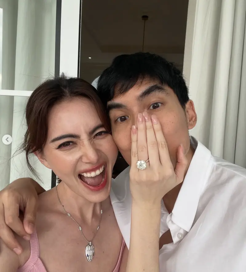 ▲Mai(左)和Ter(右)驚喜在社群宣布兩人結婚的喜訊。(圖/Mai IG)