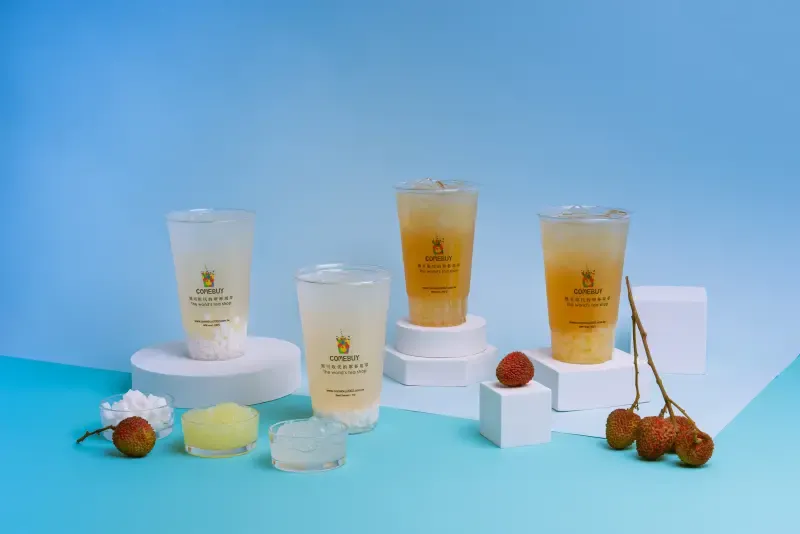 ▲COMEBUY 荔枝系飲品,聯名「崩壞:星穹鐵道」。(圖/業者提供)