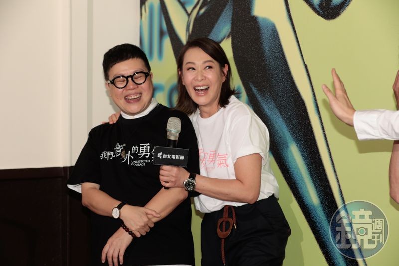 監製葉如芬(左)吐槽,當製作才苦,還要面對大牌演員,讓劉若英(右)連忙上前安撫。