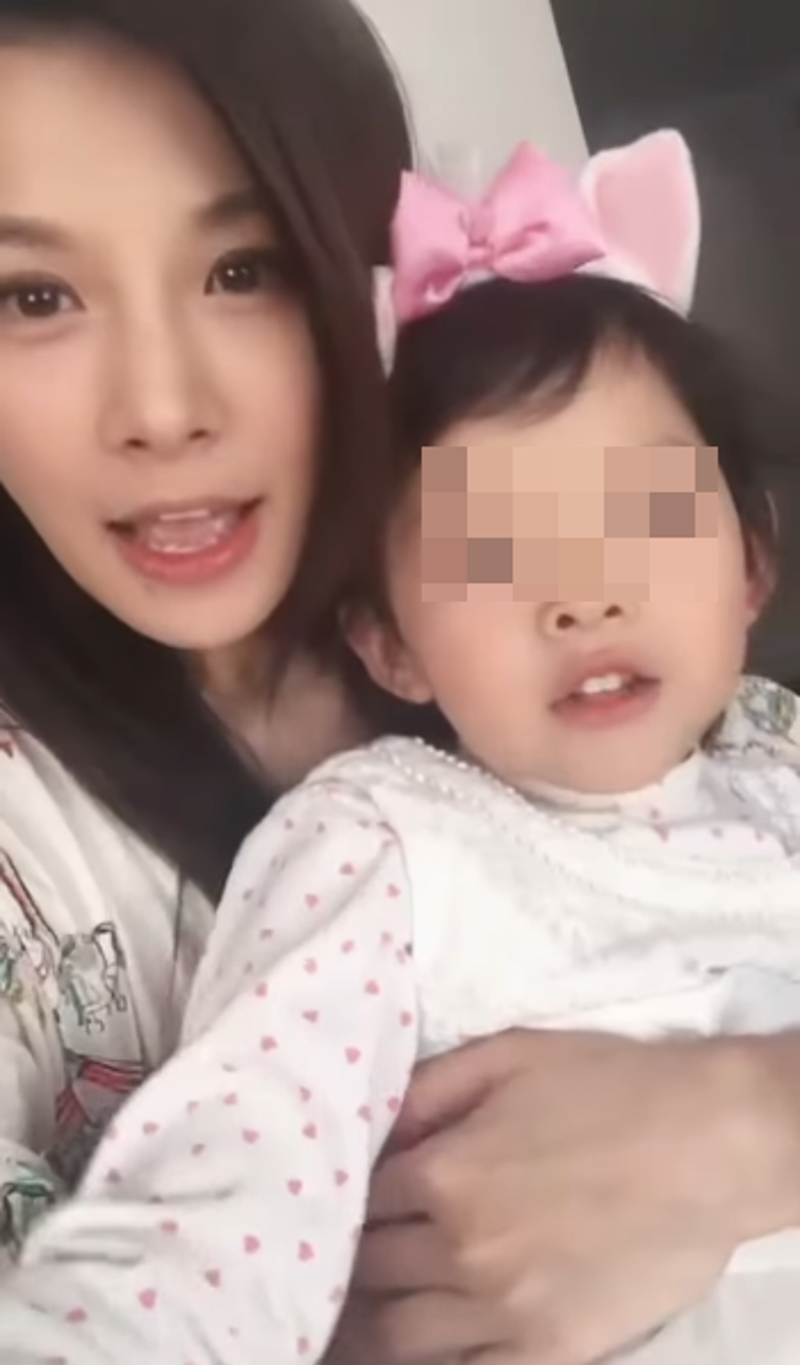 艾莉絲分享舊影片,當時女兒只有4歲,而她創業剛起步。(翻攝艾莉絲臉書)