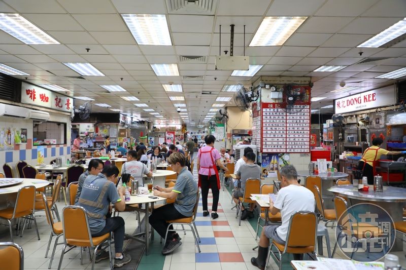 位於上環市政大廈熟食中心的「棟記飯店」,已開業超過70年,是港島的老字號大排檔。