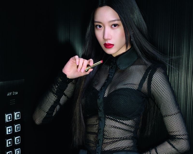 只有文佳煐才能勝任電梯辣女郎的任務。(LUXASIA盧亞提供)