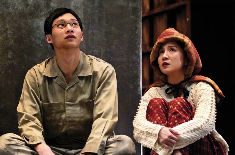 台灣演員張寗(右)與黃冠智(左)劇中飾演姊弟,赴日受訓苦練大量日文台詞。(52PRO!提供)