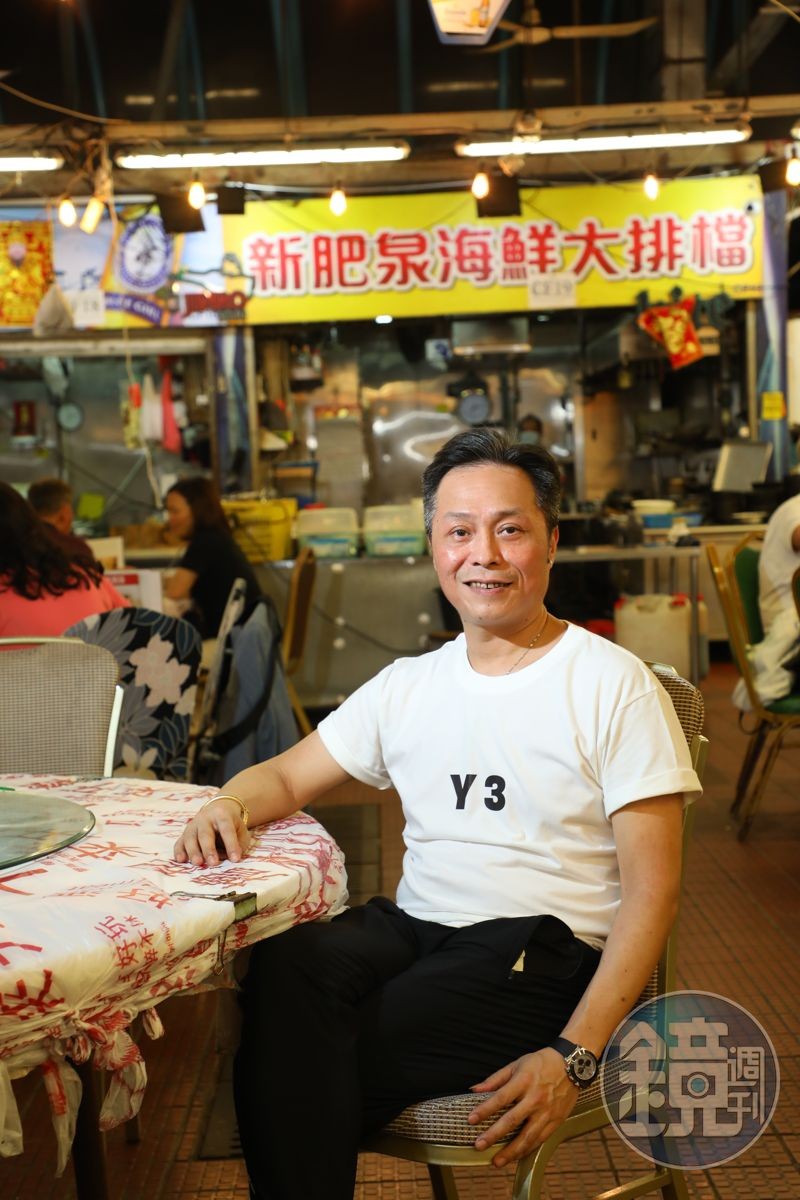 新肥泉老闆尹俊康投身餐飲業多年,認為大排檔最講究鑊氣,同時也是香港人下班後放鬆的所在。