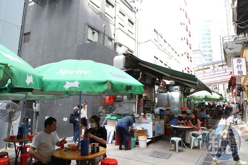 香港自1970年代開始停發大排檔牌照,「盛記」是目前碩果僅存的的古早大排檔之一。