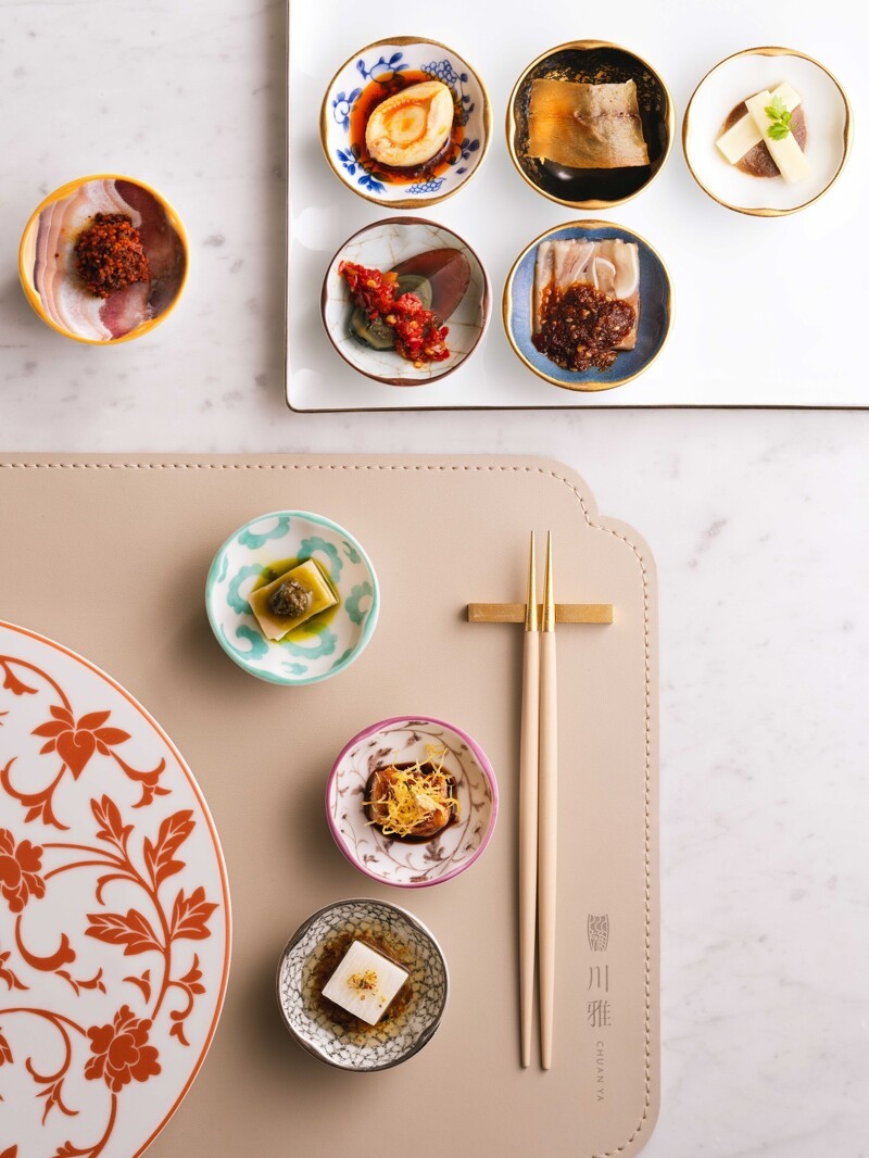 川雅「涼菜九宮格」，包含紅油鮑魚、燈影魚片等多款精緻涼菜