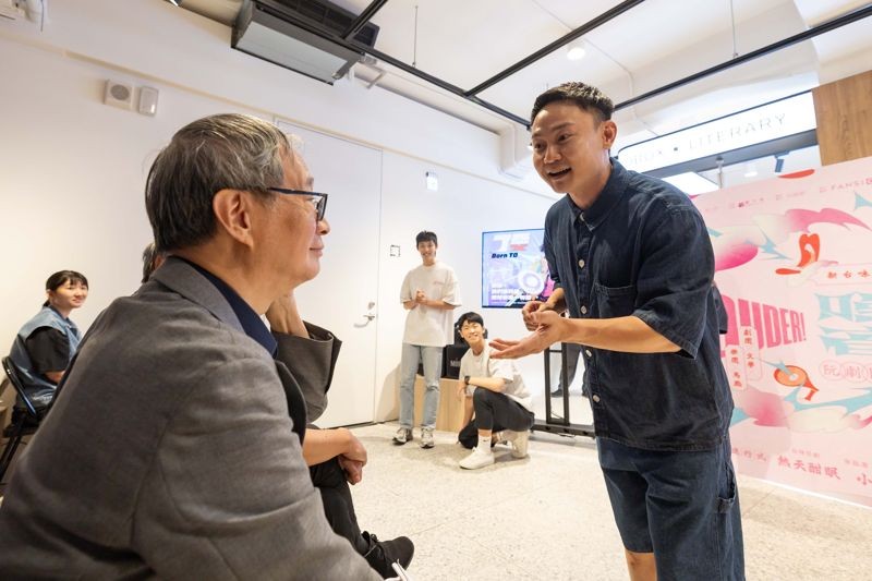 文化部長李遠出席記者會，期待結合台語、文學、設計跨域構成的戲劇作品，能讓在地文化走向國際。（攝影／林政億）