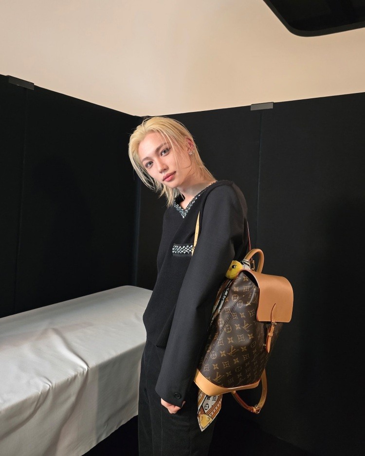Stray Kids成員Felix已搶先上身Soho MM後背包,帶貨力強、詢問度爆表,台灣官網亦開賣,想入手要快!