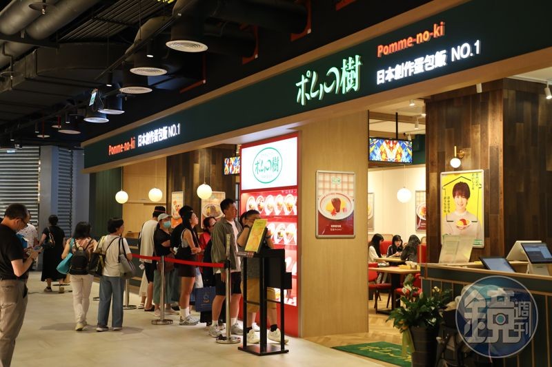 「ポムの樹 蘋果樹蛋包飯」自6月3日正式開幕以來,每日都吸引滿滿人潮排隊。