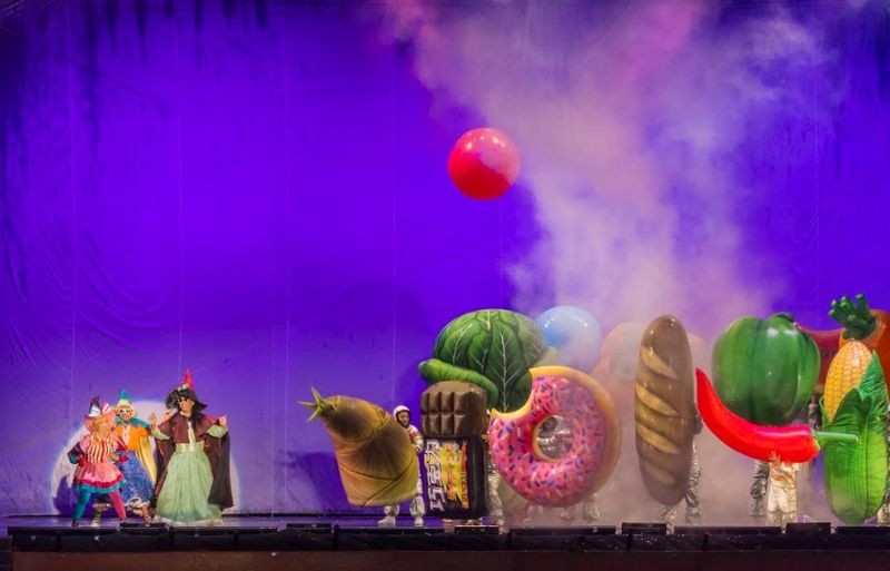 紙風車劇團《台灣幻想曲》繼續前往台灣各鄉鎮表演，將國家劇院等級舞台規格演出帶到每個角落。（紙風車劇團提供）