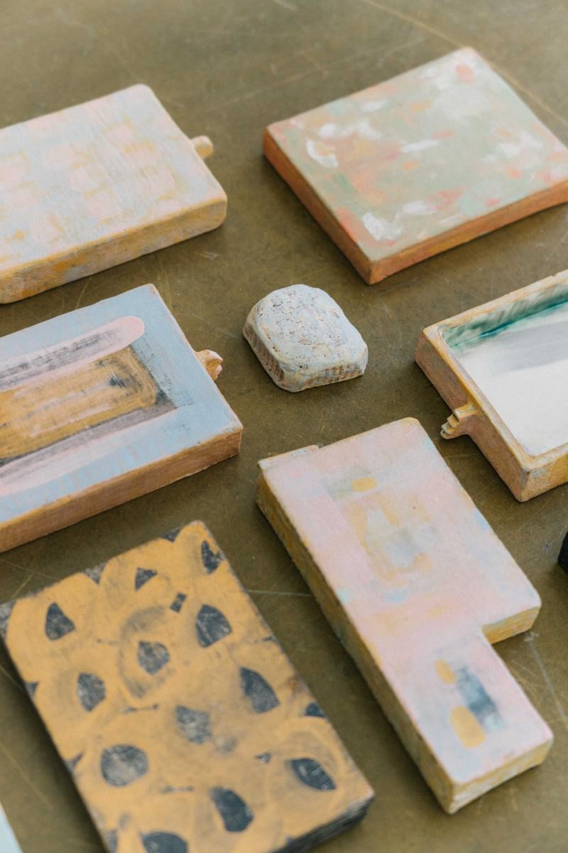 朋丁pon ding展出陶藝家賀羽薇作品「摺色」