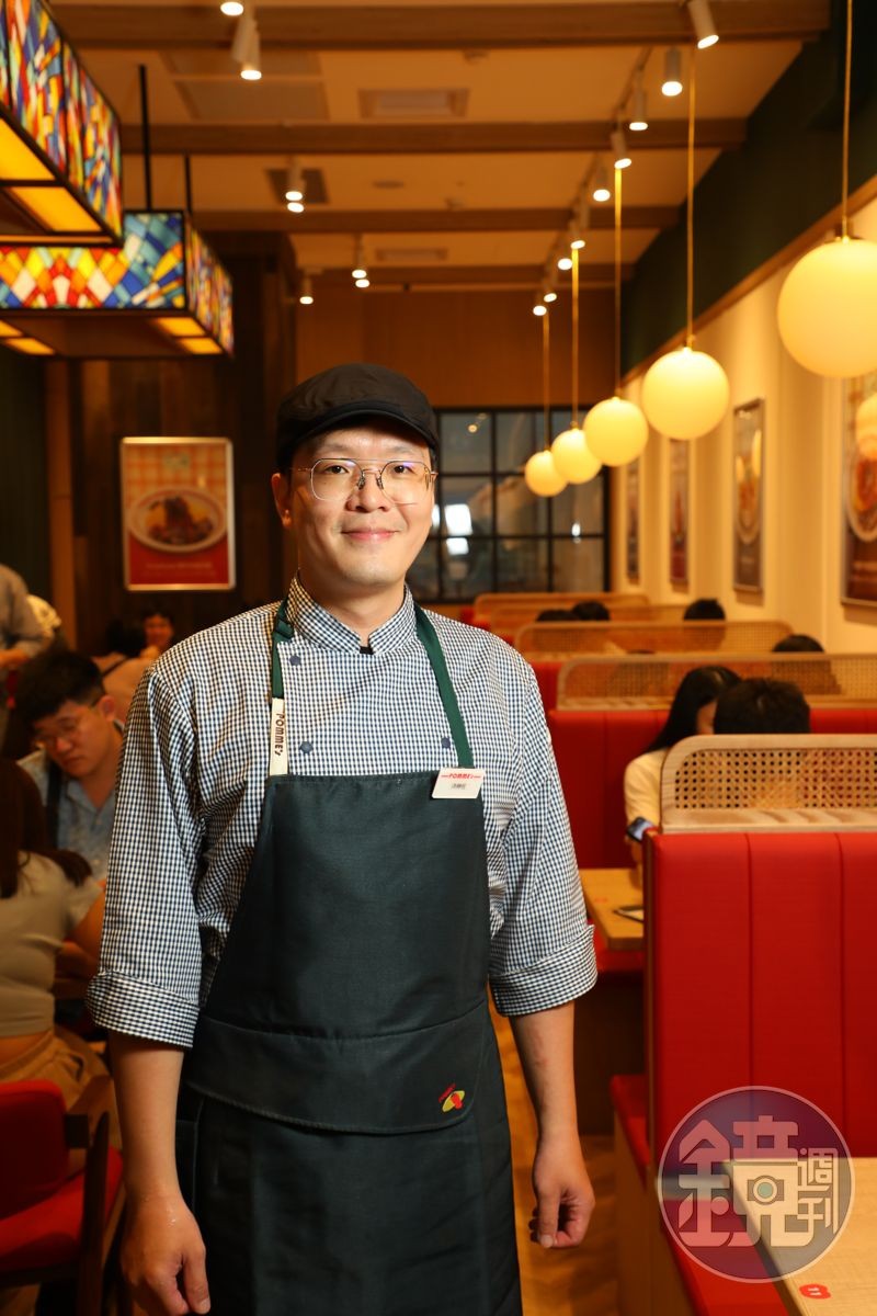 店長洪伸佐是店裡唯二通過日本本店「蛋包飯大師」考核的師傅。