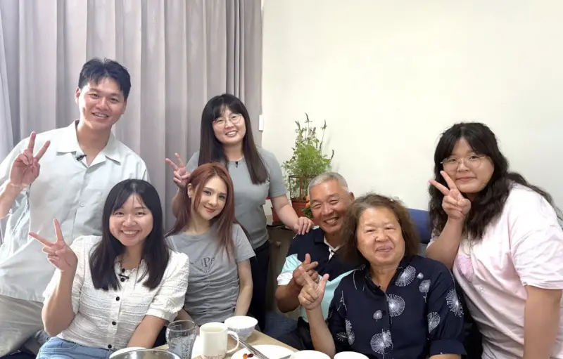 ▲郭靜(左3)擔任《誰來晚餐16》來賓。(圖/公視提供)