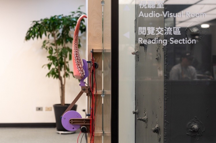 國家兩廳院表演藝術圖書館羅智信展覽《KnockKnock#4_ 章魚觸手》.