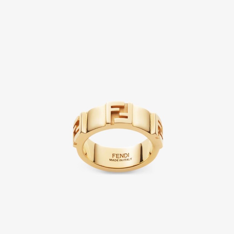 以建築感見長的 Fendi,在珠寶設計上同樣展現精湛雕刻美學。