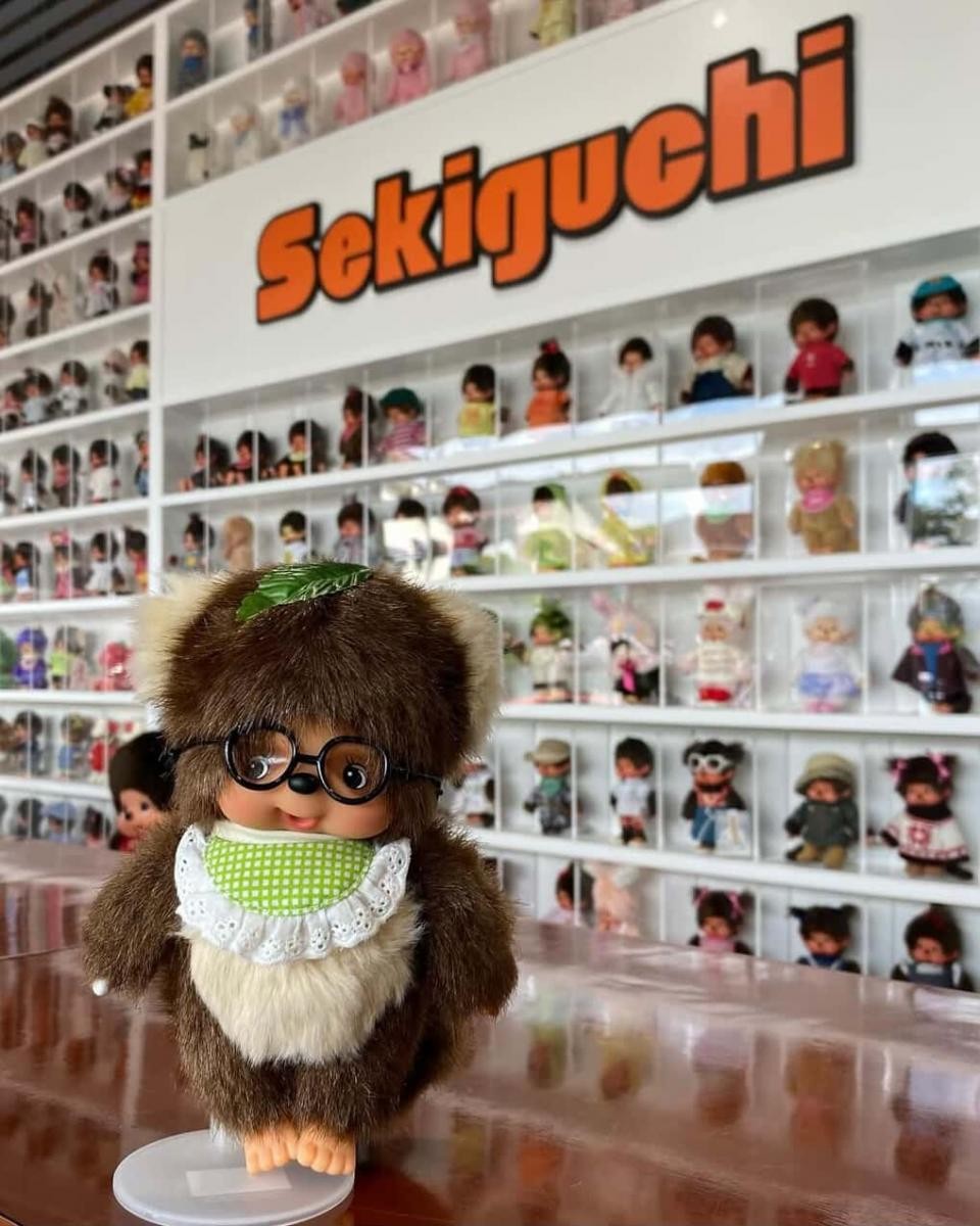 夢奇奇「Monchhichi」於日本 Sekiguchi 公司創作家 Yoshiharu Washino 在 1974 年推出的虛擬人物,感源自於早期猴子玩具「Kuta Kuta Monkey」。