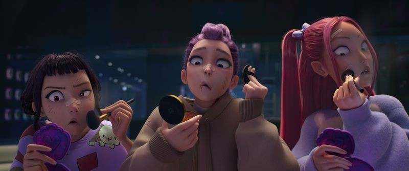 儘管所有的Kpop明星永遠都是美美的,但《Kpop獵魔女團》卻畫出她們舞台以外的真實面貌,不介意醜的一面。(Netflix提供)