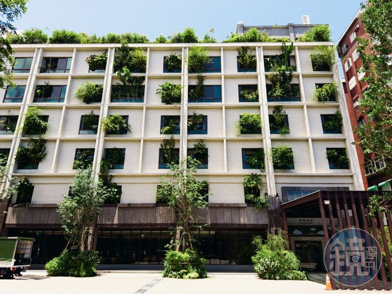 冠翔泉旅特別邀請知名景觀建築師吳書原跨界操刀，以「植癒系溫泉旅宿」為核心理念。