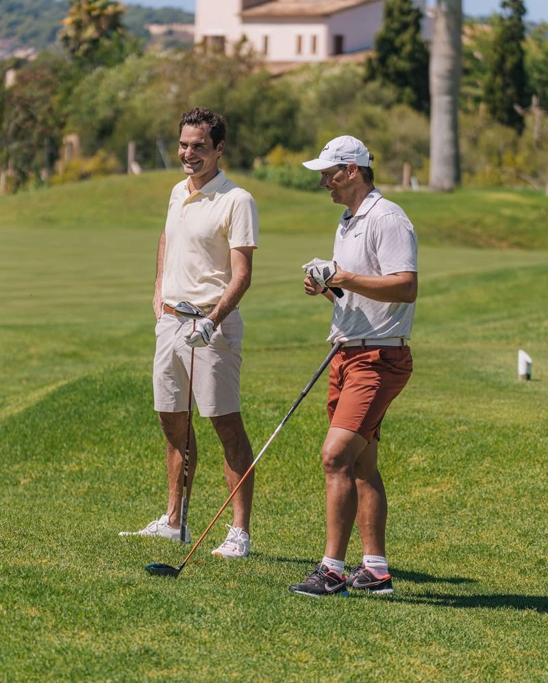 「費納」在高球場上合體,讓球迷又驚又喜。(翻攝rogerfederer IG)